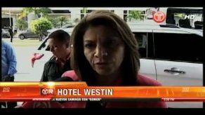 Presidenta de Costa Rica llega a Panamá y conversa con Martinelli