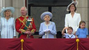 Isabel II cancela su participación en la misa de su jubileo debido a un malestar