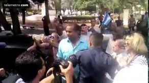 Anticastristas y defensores del Gobierno cubano chocan en Panamá