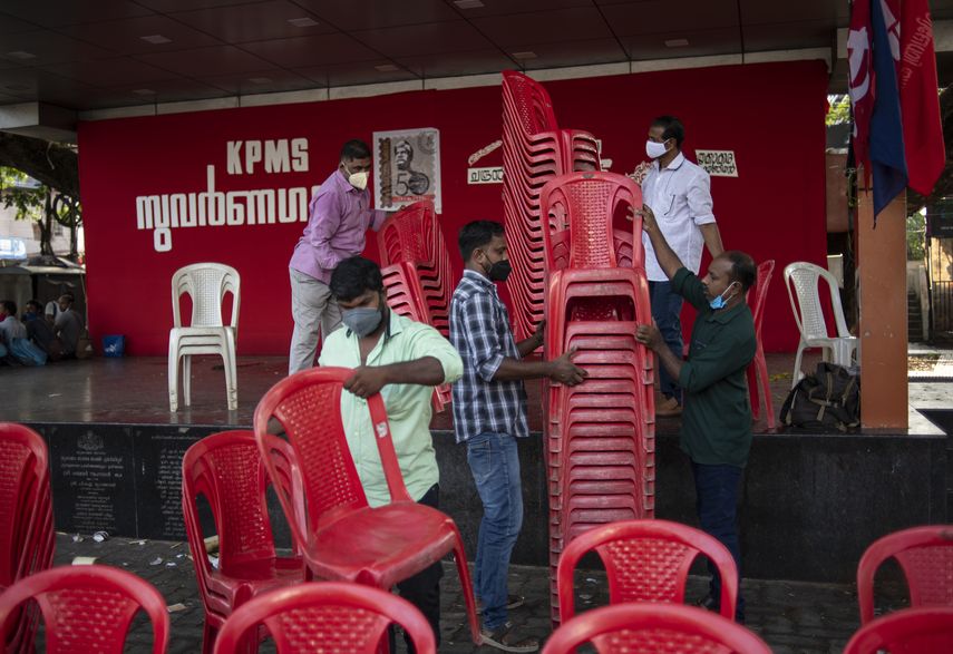 Los huelguistas también reclamaban que el gobierno detuviera sus planes de monetizar activos del estado.