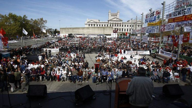Trabajadores conmemoran el Día Internacional del Trabajo