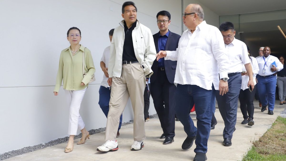 Diplomáticos chinos revisan proyectos de asistencia en salud en Ciudad de la Salud