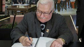 Legisladores en Polonia homenajean a alcalde asesinado