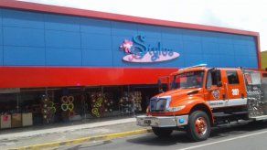 Incendio en un almacén de la Avenida Central en Santiago