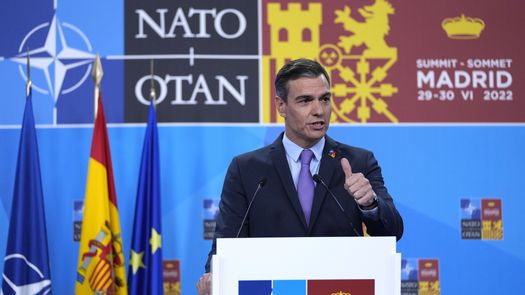 En la cumbre, España prometió alcanzar ese porcentaje para el año 2029. Para ello tendrá que aumentar sus gastos militares de la cifra actual de 13.000 millones de euros a 26.000 millones de euros &nbsp; en siete años.