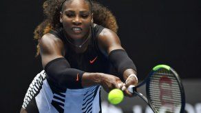 Djokovic  y Serena debutan con triunfos en Australia