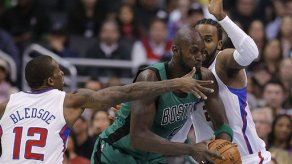 Clippers aplastan a Celtics y extienden su racha