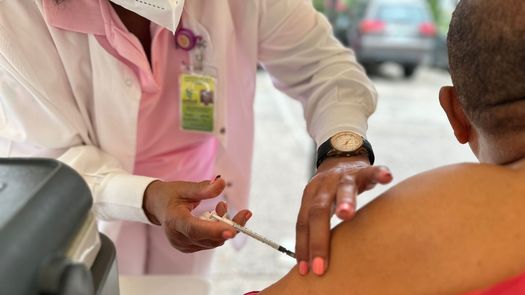 Inicia la vacunación contra la influenza en Panamá.