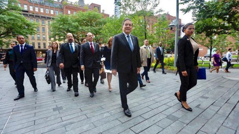Cortizo se reunió con calificadoras internacionales de riesgo y firmó emisión de bonos