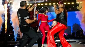 Aventura y Yailin La Más Viral, brillan, pero el guitarrista causa indignación