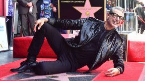 Estatua de Jeff Goldblum en Londres marca 25 aniversario de Jurassic Park