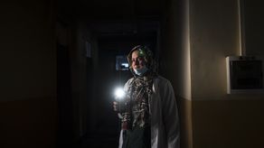 Hospital afgano: Médicos no cobran, adoptan leyes islámicas.