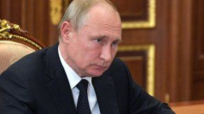Putin ratifica la salida de Rusia del tratado de desarme nuclear INF