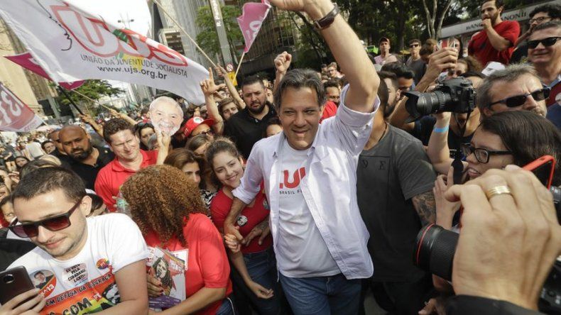 Candidato presidencial del PT dice que no indultará a Lula