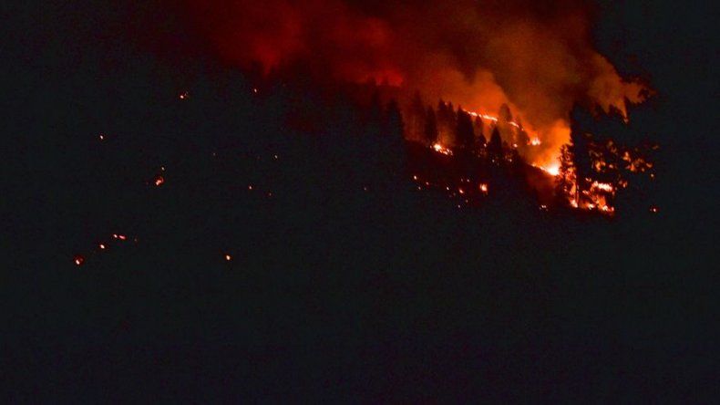 Incendio forestal amenaza centro turístico de Washington