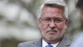 Colaborador de Trump recibe millones en pagos de Fox