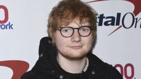 Cantante Ed Sheeran anuncia su compromiso en Instagram