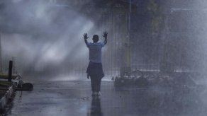 Presidente de Zimbabue pide calma tras disturbios en Harare