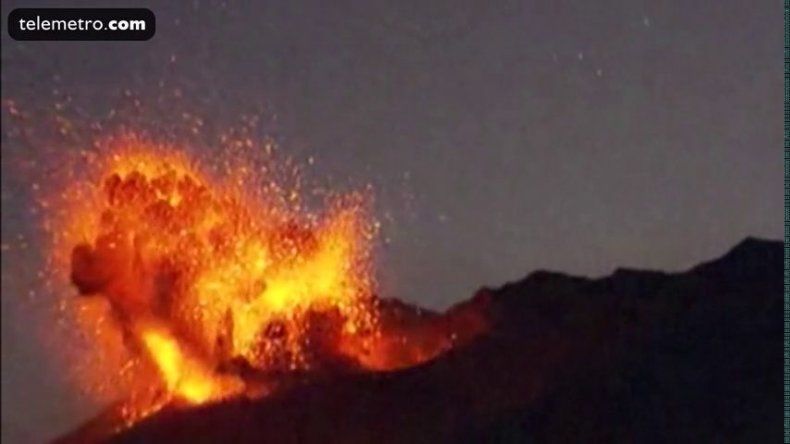 Espectacular erupción del volcán Sakurajima en sur de Japón
