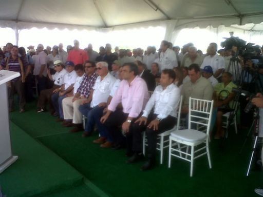 Martinelli coloca primera piedra del Primer Parque Eólico