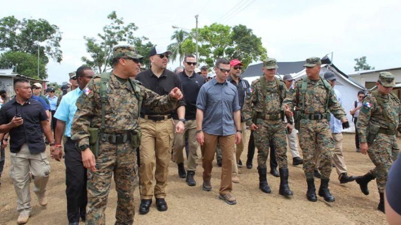 Secretario de Seguridad de EEUU recorre albergue de migrantes en Darién