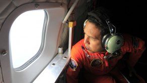 Dos expertos franceses colaboran en la investigación del avión en Malasia