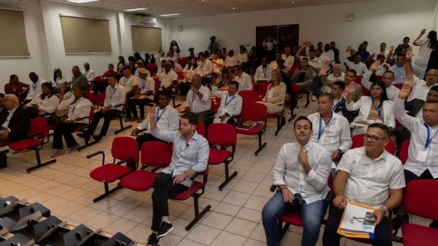 Alcalde Mayer Mizrachi trabajará en equipo con Juntas Comunales Alcalde Mayer Mizrachi trabajará en equipo con Juntas Comunales