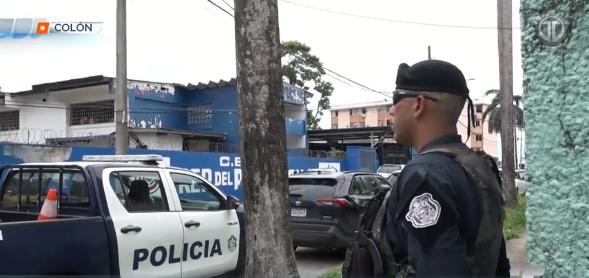 Madre entrega a dos de sus hijos vinculados a la agresión contra un estudiante en Colón