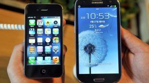 Samsung debe pagar 539 mdd por copiar partes de iPhone