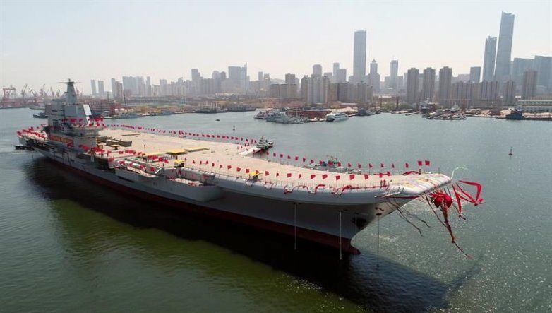 China bota su primer portaviones de fabricación nacional