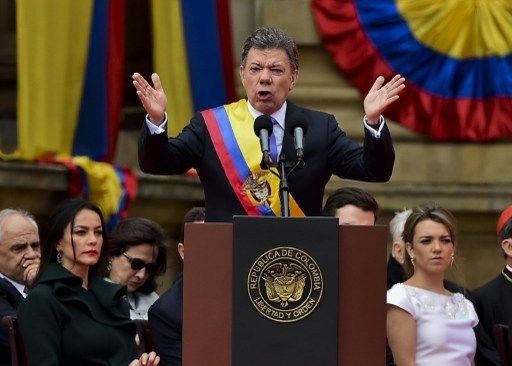 Santos y FARC se refieren a diálogo de paz