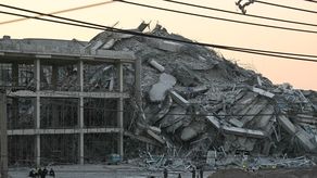 Fuerte terremoto de magnitud 7.7 sacude Birmania y Tailandia.