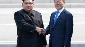Kim y Moon celebrarán su tercera cumbre en septiembre en Pionyang