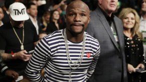Mayweather dispuesto a salir del retiro para enfrentar a McGregor
