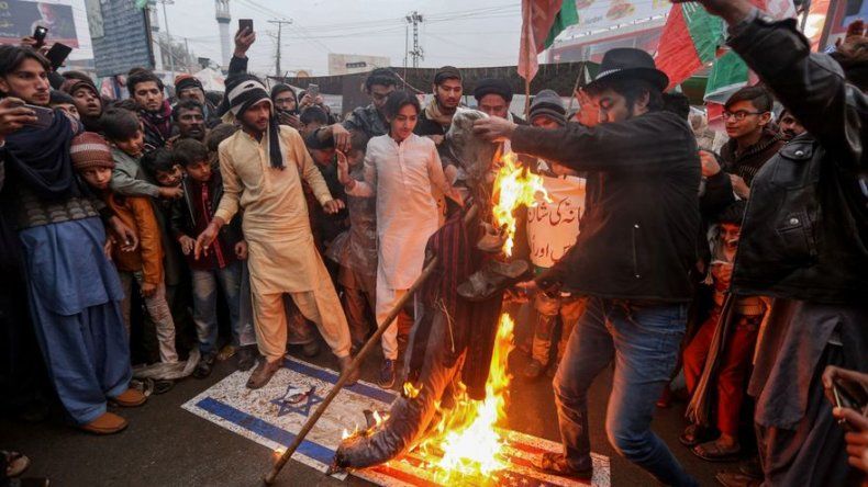 El papa Francisco insta al diálogo en Oriente Medio