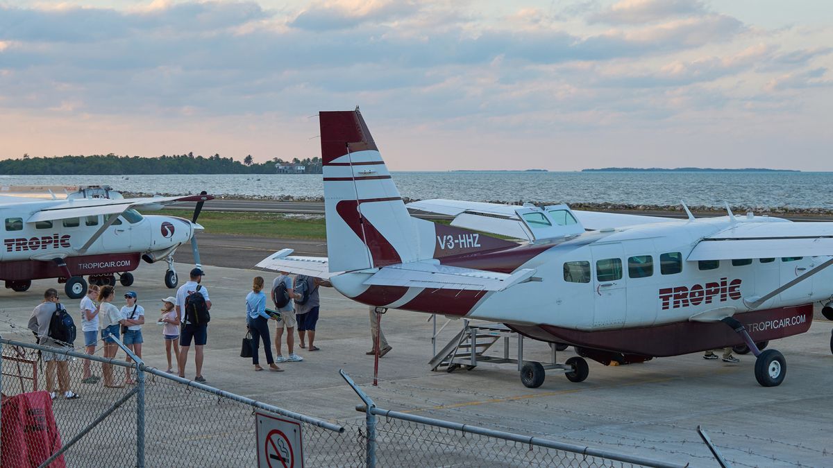Un pasajero mata a tiros al secuestrador de un avión en Belice.