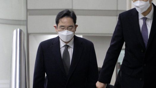 Corea del Sur indulta al jefe de Samsung para ayudar a superar la crisis económica