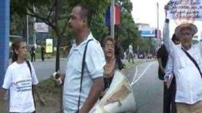 Víctimas del dietilene glycol cierran la Transítmica