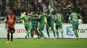 Saint-Etienne gana y sigue soñando con Europa
