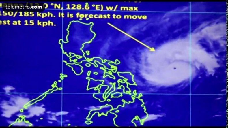 Decenas de miles de filipinos huyen del tifón de Navidad