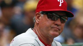 Ryne Sandberg renuncia como manager de los Filis