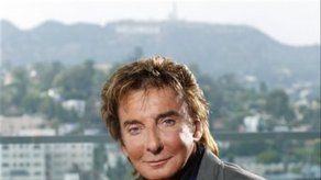 Barry Manilow recibe cirugía en la cadera