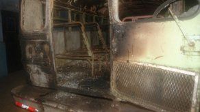 MP da ultimátum a conductor de bus incendiado en protesta