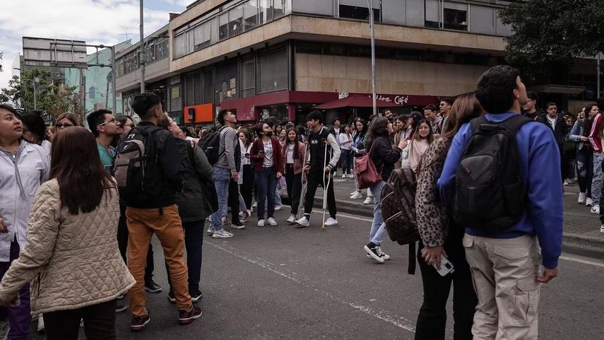 Fuerte temblor de magnitud 6