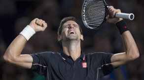 Djokovic derrota a Raonic y conserva su título de París-Bercy