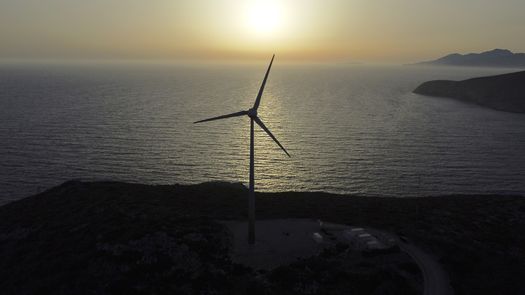 Tilos, con forma de S y apenas más grande que Manhattan, está en el extremo de una cadena de islas en el sureste del mar Egeo.
