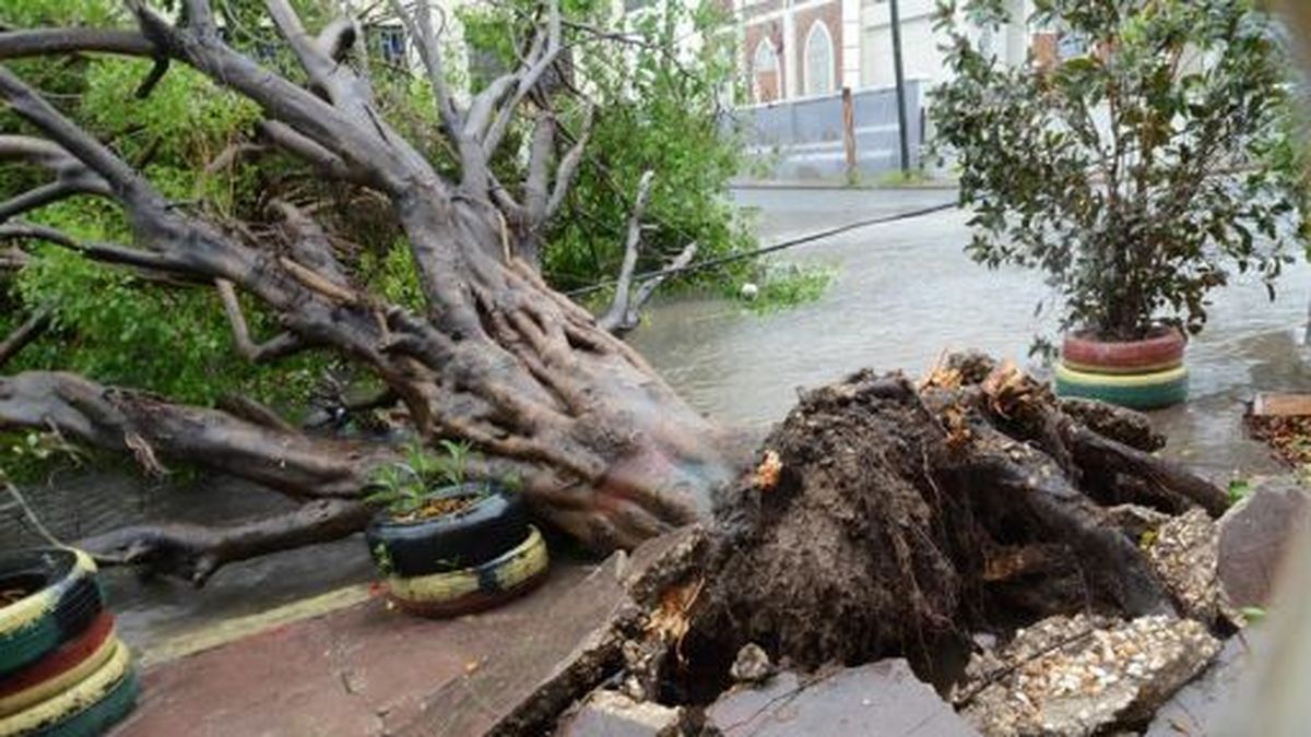 Sandy azota a Cuba sin causar víctimas y avanza hacia Bahamas