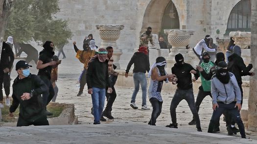 Los disturbios provocaron al menos 57 heridos, dos de ellos graves, indicó la Media Luna Roja palestina.