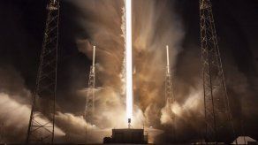 SpaceX lanza cohete con cápsula Dragon que lleva suministros para la EEI