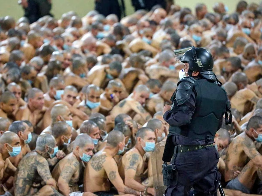 Reclusos en El Salvador.